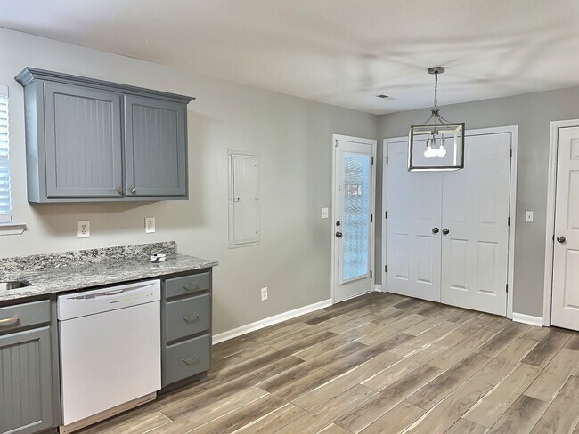 Building Photo - 1505 E 50th St