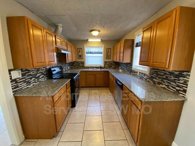 Building Photo - 1471 E Mcgee St