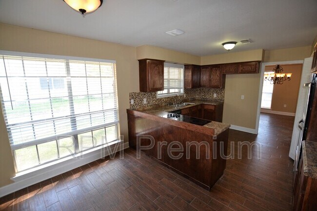 Building Photo - 12299 Sherbrook Dr