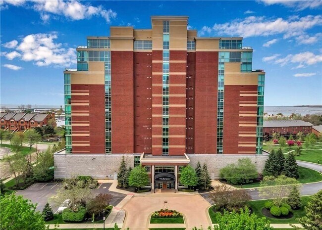 Building Photo - Lakefront