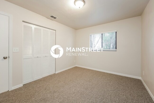 Building Photo - 3 Bedroom Pet-Friendly Home in Cape Coral, FL with Main Street Renewal