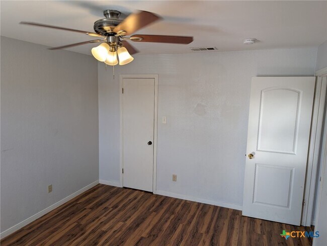 Building Photo - 1002 Charisse St