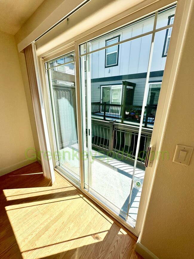 Building Photo - 1-Bedroom Townhouse in St. John's with Bon...