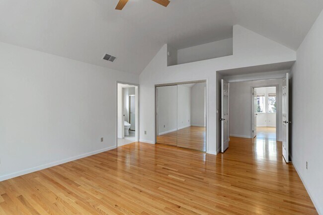 Building Photo - 302 Tadley Ct