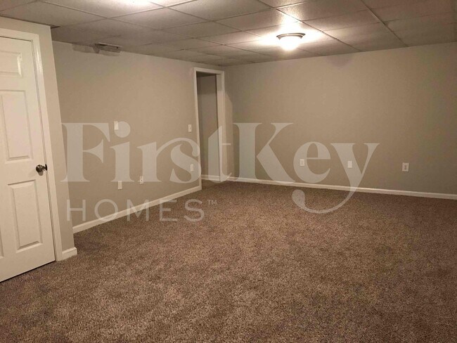 Building Photo - 1622 Keeneland Dr