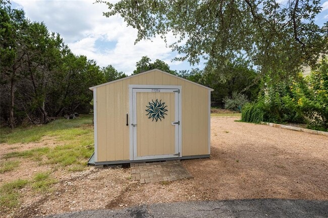 Building Photo - 400 Oak Knob Dr