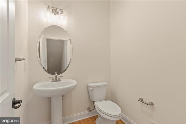 Building Photo - 264 W Ashland St