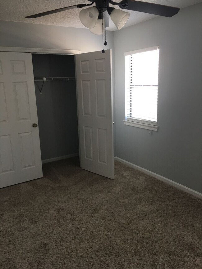 Building Photo - 1415 Dove Run Dr