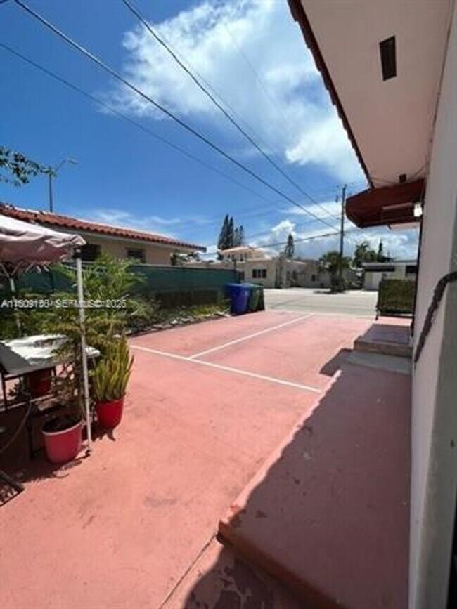 Building Photo - 1101 SW 17th Ave