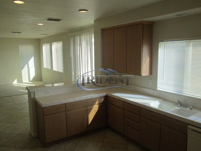 Building Photo - 3bedroom 2 .5 bath near schools and parks