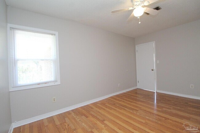 Building Photo - 4630 Bellview Ave