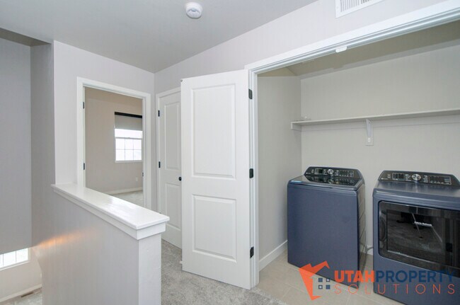 Building Photo - 5348 W South Jordan Pky