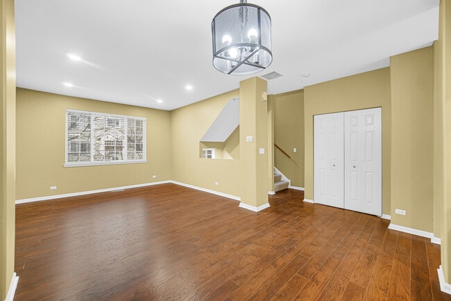 Building Photo - 3473 Ravinia Cir