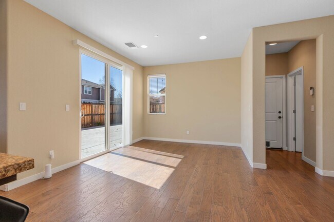 Building Photo - 20833 Grapevine Dr