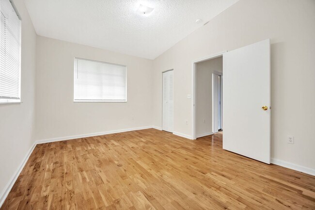 Building Photo - Your Dream Davie Home Awaits – 2 Bed/2 Bath!