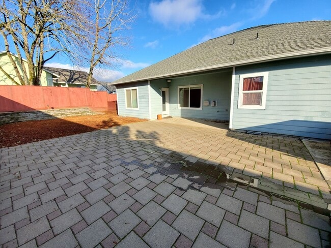 Building Photo - Beautiful Spacious home in North Albany - ...