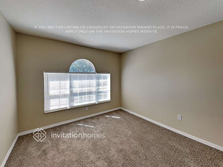 Building Photo - 3215 43rd Ave E