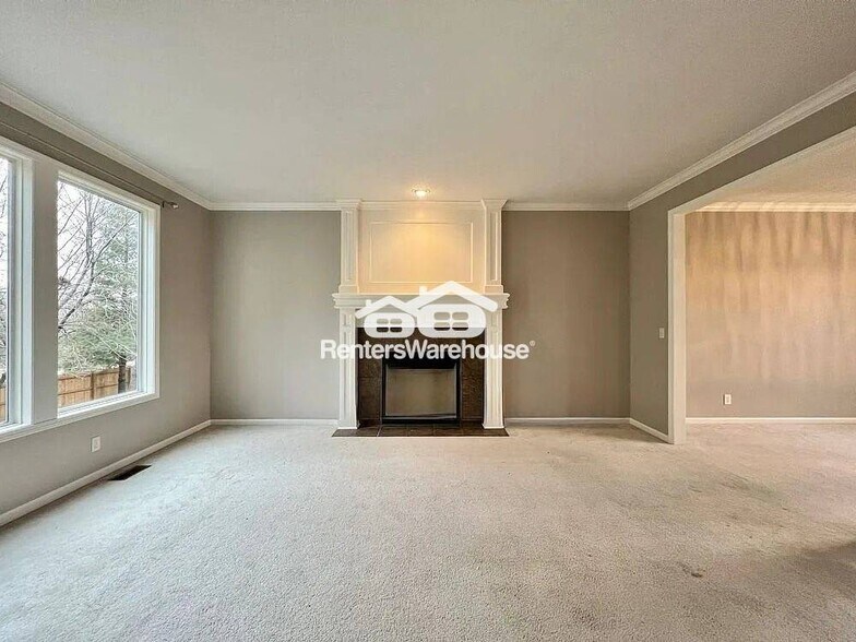 Building Photo - 15861 Linden St