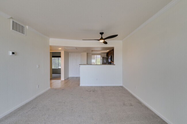 Building Photo - 8070 W Russell Rd