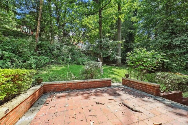 Building Photo - 1824 Allison St NW