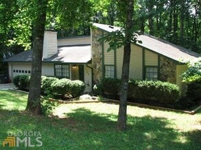 Building Photo - 765 Oxford Hall Dr SW