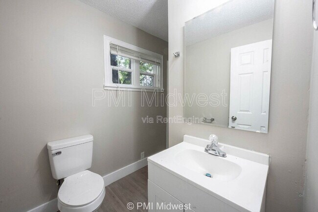 Building Photo - 804 Lasalle St