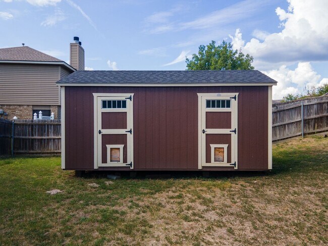 Building Photo - Texas sized home near the golf course