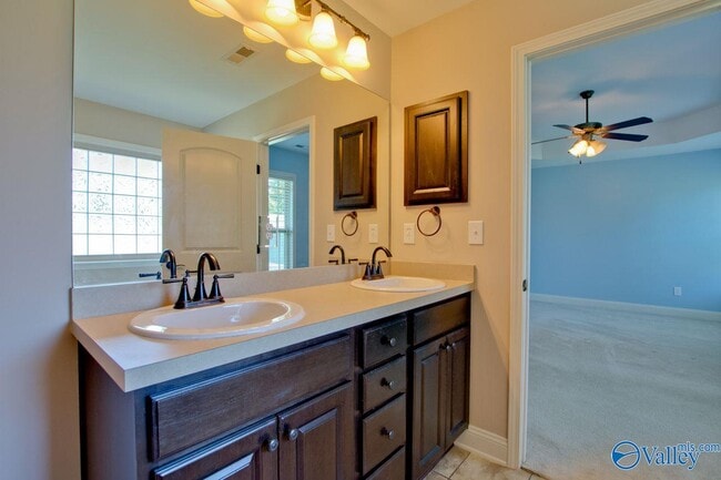 Building Photo - 5010 Montauk Trail SE