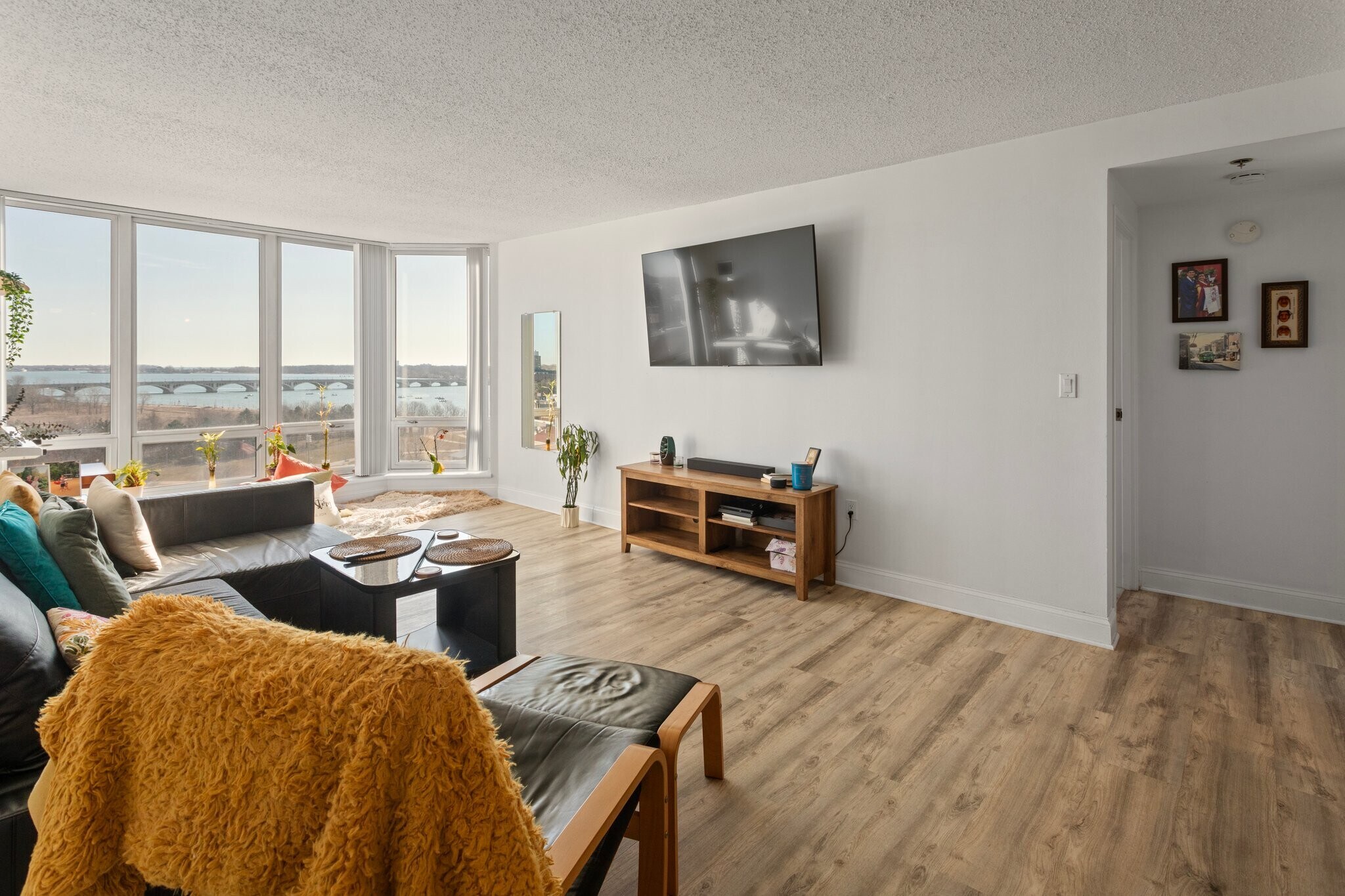 Building Photo - 250 E Harbortown Dr
