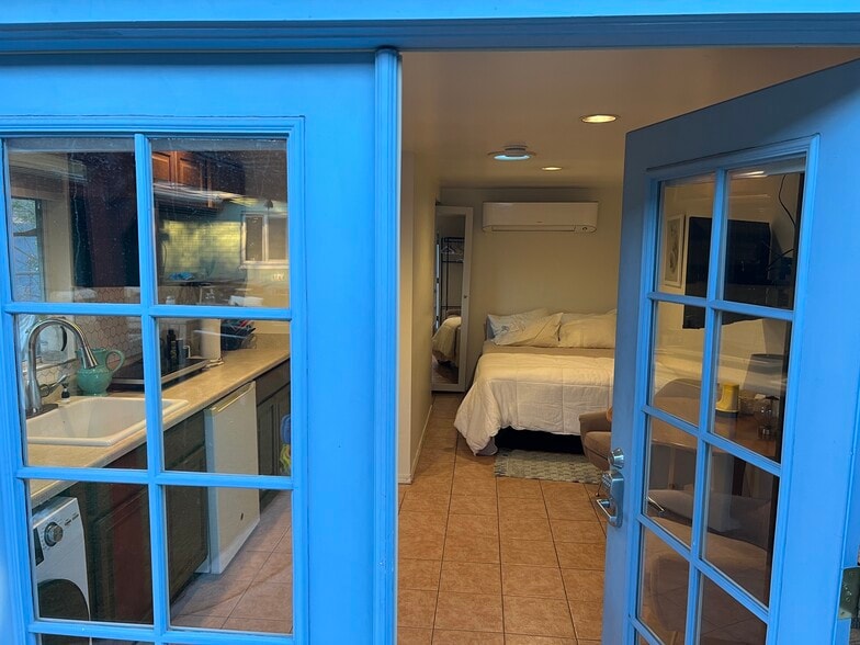 Building Photo - 2232 N Evergreen St