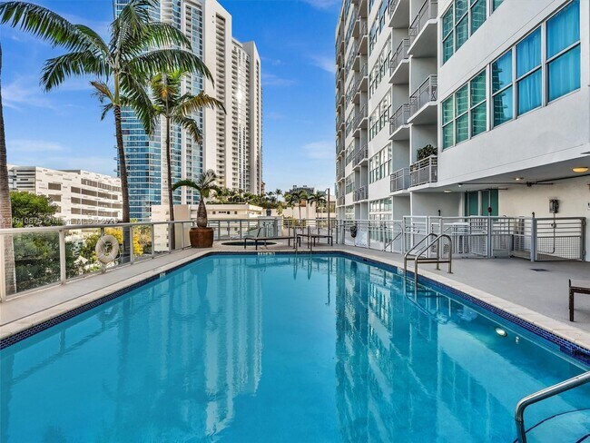 Building Photo - 2200 NE 4th Ave