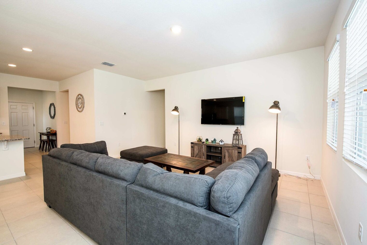 Building Photo - 5277 Oakbourne Ave