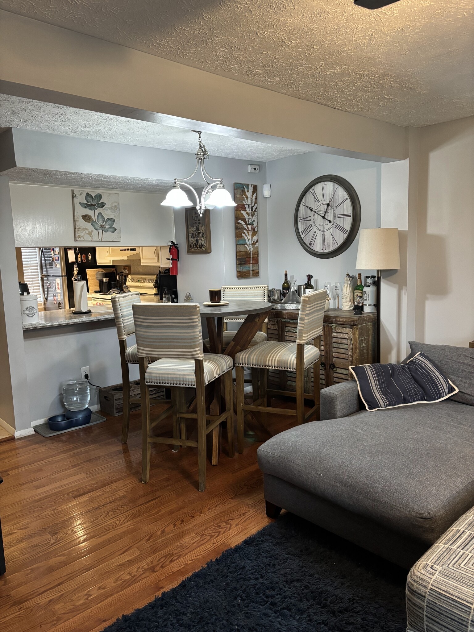 dining area adjacent to living room - 1227 Scaleybark Rd