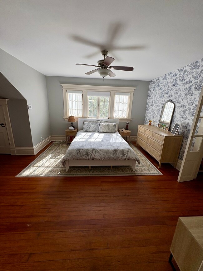 Building Photo - 2043 Dellwood Ave