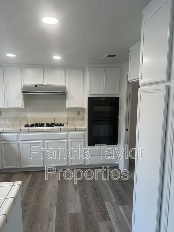 Building Photo - 954 Cornwell Ct