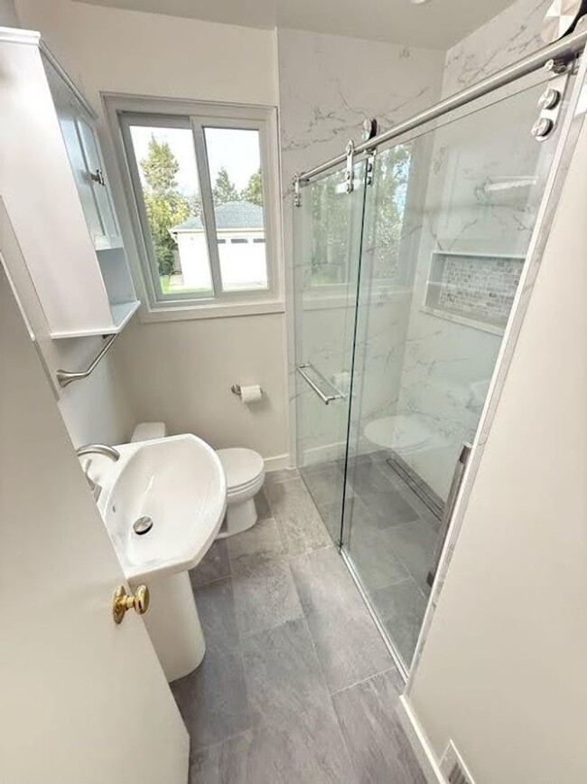 Building Photo - Charming 2-Bedroom Home Large Rumpus Room,...