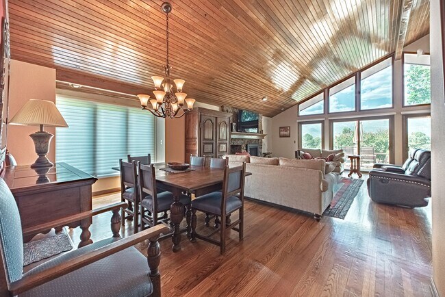 Building Photo - Luxury Living at Camels RIdge