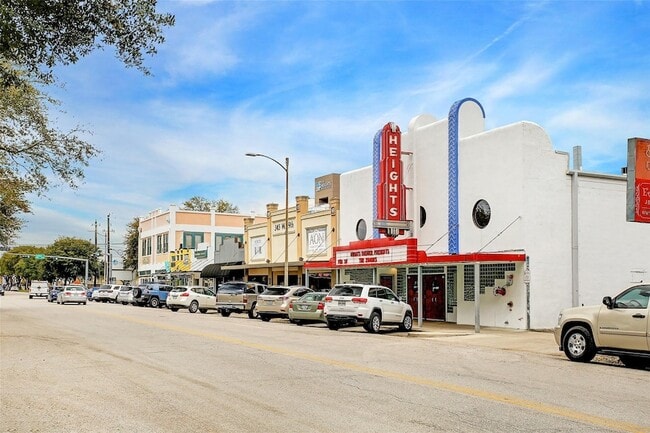 Building Photo - 601 W 18th St