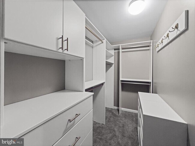 Building Photo - 7425 Willow View Ln