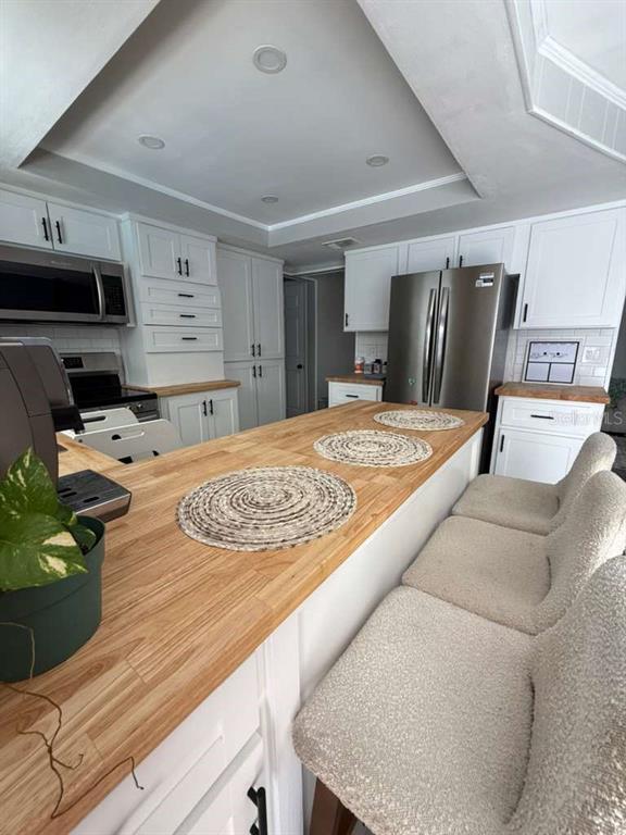 Building Photo - 2021 Valley Dr