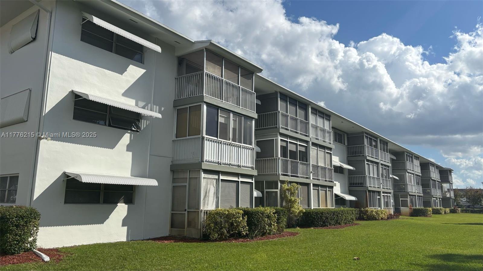 Building Photo - 1200 Hillcrest Ct