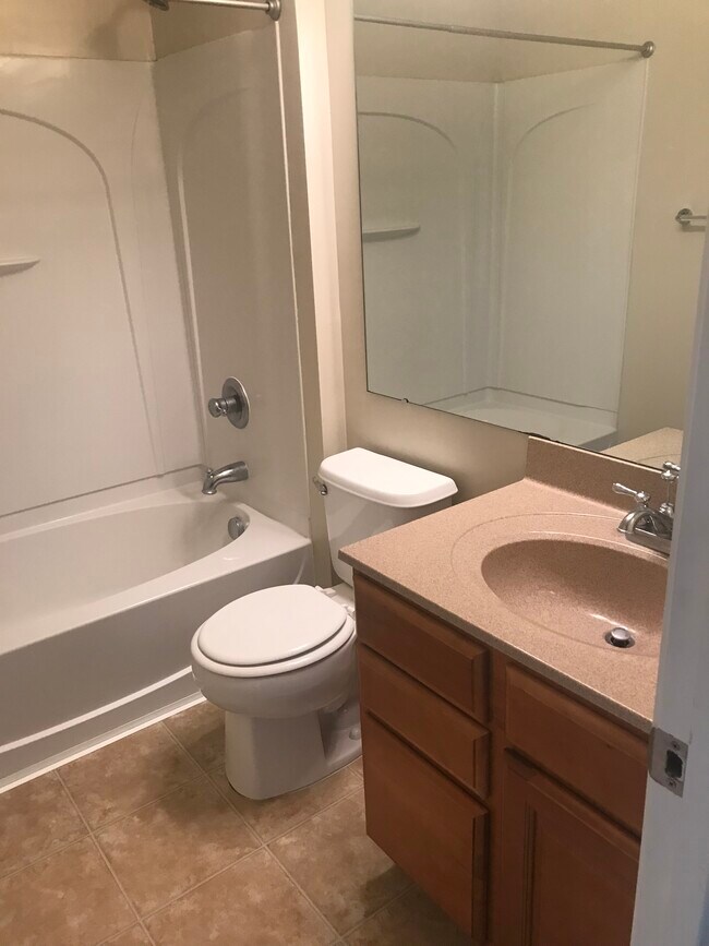 Building Photo - 313 Riverscape Ct