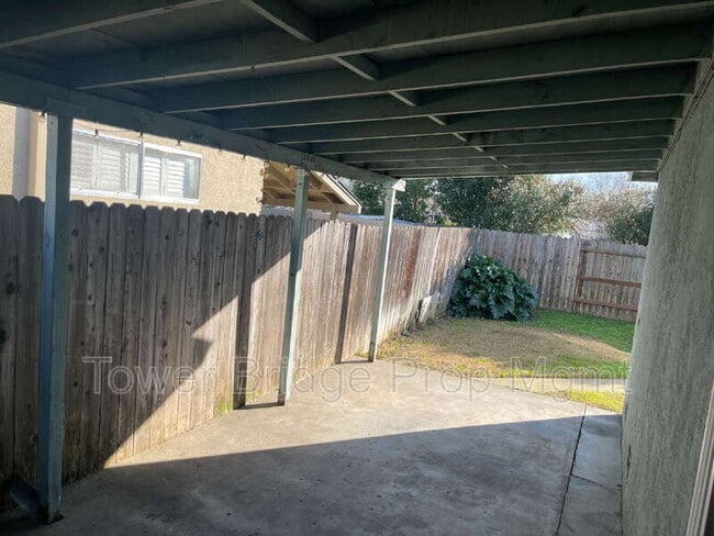 Building Photo - 8724 Halverson Dr