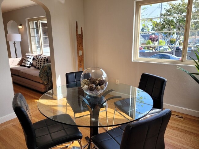 Building Photo - Charming 3 bedroom House in San Bruno