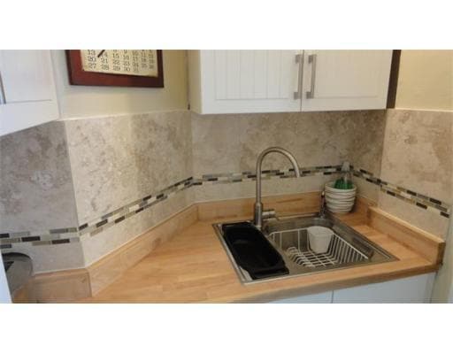 Building Photo - 65 Burbank St