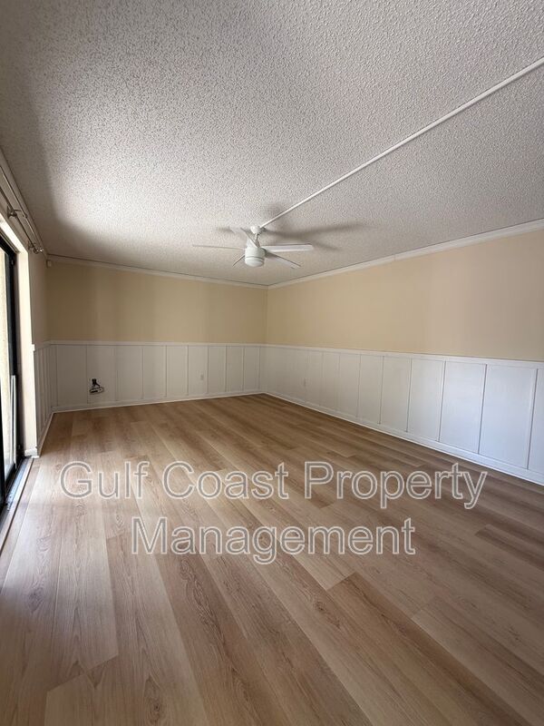 Building Photo - 5249 Cedarbend Dr