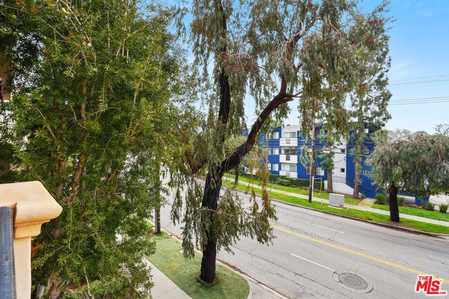 Building Photo - 16123 Sunset Blvd