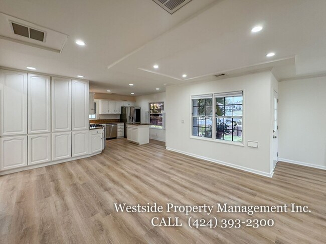 Building Photo - 8120 Glider Ave