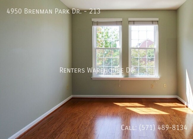 Building Photo - 4950 Brenman Park Dr