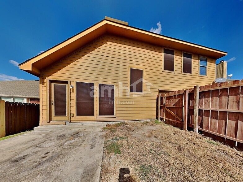 Building Photo - 223 Dancing Light Ln